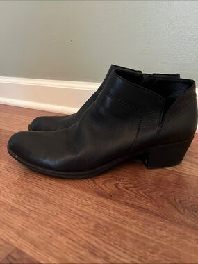 Lucky Brand women’s Black Leather Ankle Booties